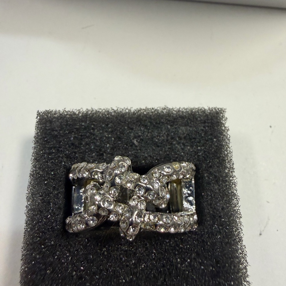 🩷5/$10🩷 Paparazzi Rhinestone ring - Picture 2 of 4